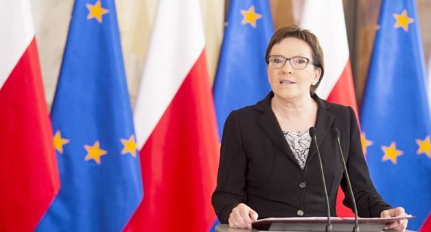 Premier Ewa Kopacz na Polskim Cmentarzu Wojennym w Bykowni na Ukrainie